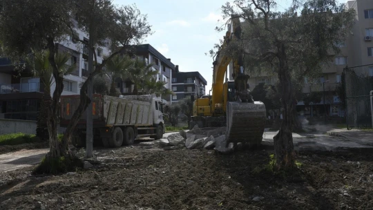 Kuşadası'nda yol yapım çalışmaları Kirazlı yolu ile sürüyor
