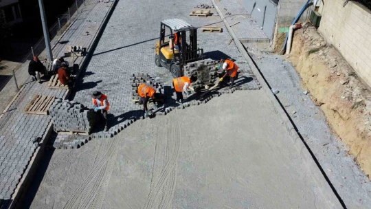 Kuşadası'nda yol yapım çalışmaları Türkmen Mahellesi'ne yoğunlaştı