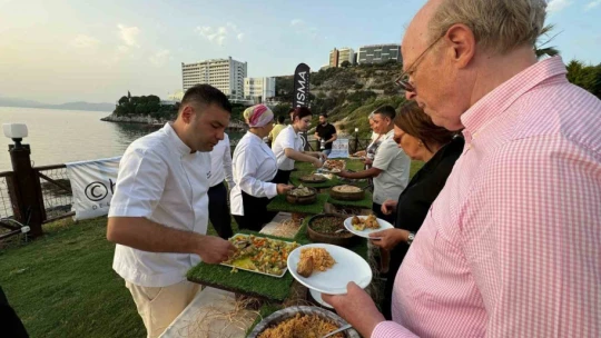 Kuşadası'nda yöresel yemekler tanıtıldı