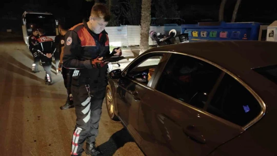 Kuşadası'nda Yunus timlerinin yaptığı şok uygulamalarında ruhsatsız silah ele geçirildi