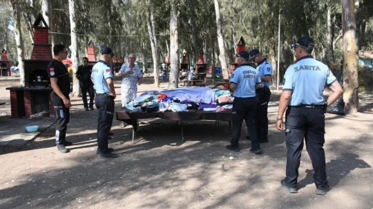 Kuşadası'nda zabıta ekiplerinden çadır ve karavan denetimi