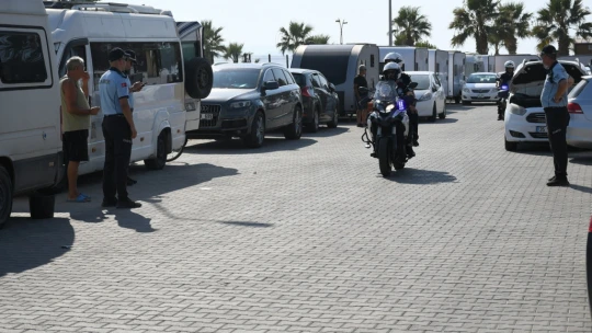Kuşadası'nda zabıta ekiplerinden çadır ve karavan denetimi