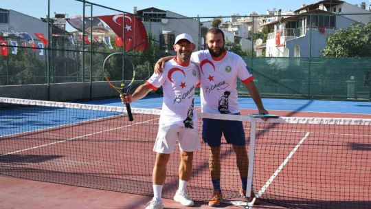 Kuşadası'nda Zafer Bayramı coşkusu tenis turnuvasıyla kutlanıyor