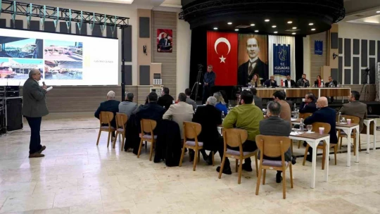Kuşadası'ndaki meclis toplantısında turistik tesislerin katkısı dikkat çekti