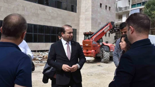 Kuşadası'ndaki sağlık kompleksinde çalışmalar hız kesmiyor