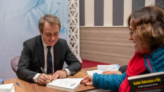 Kuşadası'ndaki söyleşide Atatürk konuşuldu