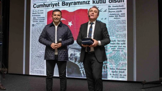 Kuşadası'ndaki söyleşide Atatürk konuşuldu