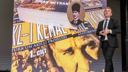 Kuşadası'ndaki söyleşide Atatürk konuşuldu