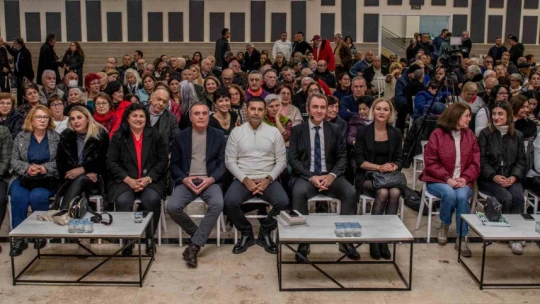 Kuşadası'ndaki söyleşide Atatürk konuşuldu