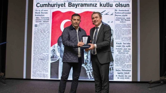 Kuşadası'ndaki söyleşide Atatürk konuşuldu