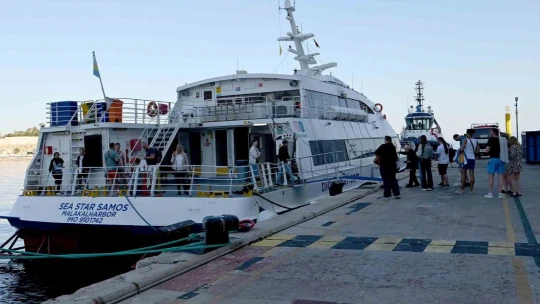 Kuşadası'ndan Sisam'a olan feribot seferlerine yoğun ilgi