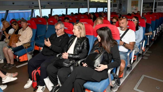 Kuşadası'ndan Sisam'a olan feribot seferlerine yoğun ilgi