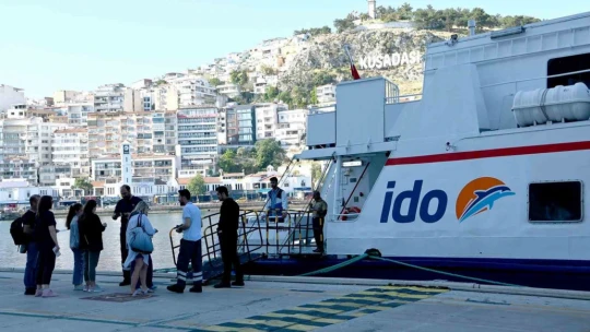 Kuşadası'ndan Sisam'a olan feribot seferlerine yoğun ilgi