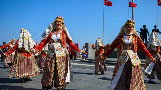 Kuşadası'nın düşman işgalinden kurtuluşunun 102'nci yılı kutlandı