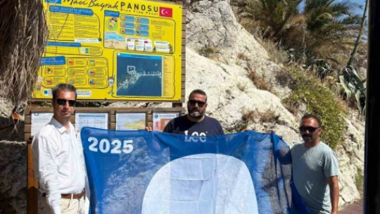 Kuşadası plajları 25 Mavi Bayrak ile taçlandı
