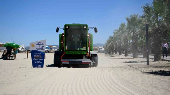 Kuşadası plajlarına son model kum temizleme aracı