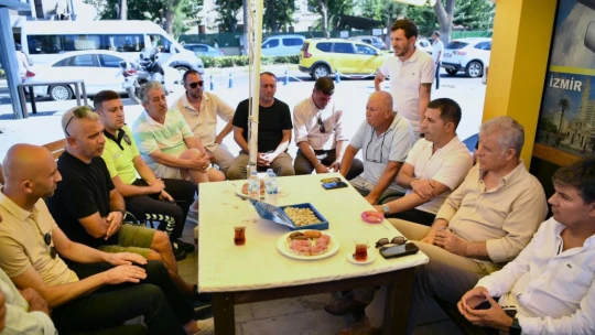 Kuşadası protokolünden arkadaşlarını kaybeden taksicilere taziye ziyareti