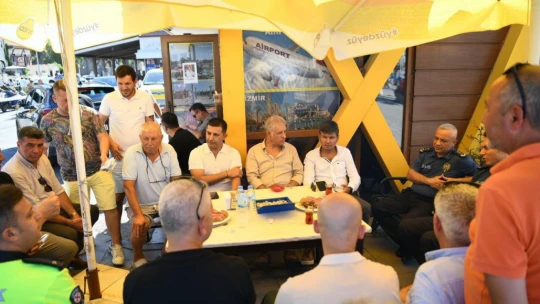 Kuşadası protokolünden arkadaşlarını kaybeden taksicilere taziye ziyareti
