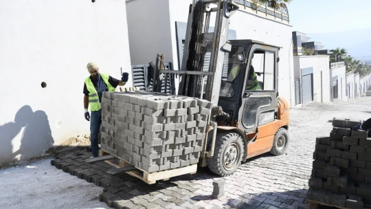 Kuşadası Soğucak Mahallesi yeni yollarına kavuşuyor
