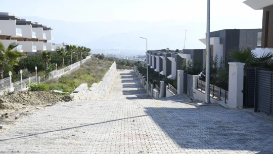 Kuşadası Soğucak Mahallesi yeni yollarına kavuşuyor
