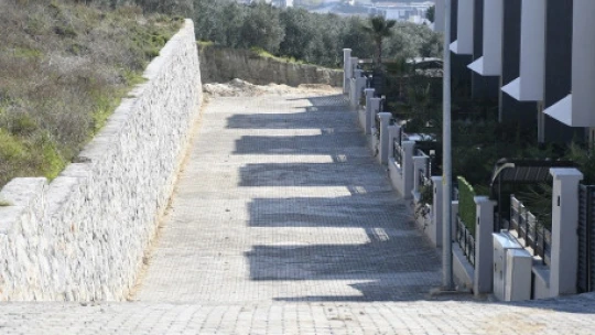 Kuşadası Soğucak Mahallesi yeni yollarına kavuşuyor