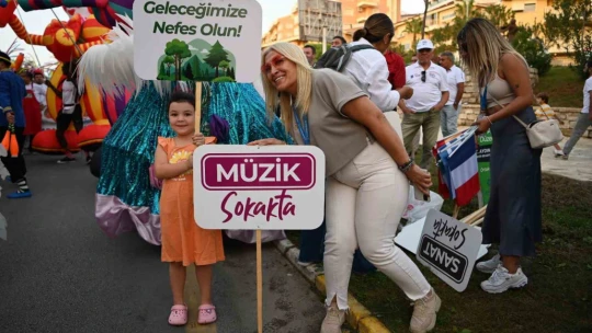 Kuşadası Sokak Festivali coşkusu uluslararası arenaya taşındı