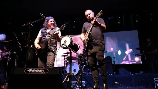 Kuşadası Sokak Festivali'nin ilk gününde Necati ve Saykolar rüzgarı esti