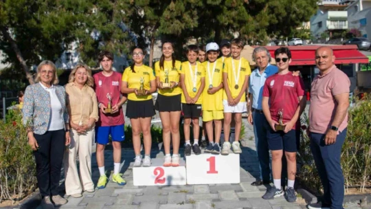 Kuşadası Tenis Kulübü'nde 19 Mayıs turnuvası heyecanı yaşandı