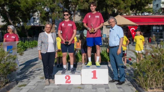 Kuşadası Tenis Kulübü'nde 19 Mayıs turnuvası heyecanı yaşandı