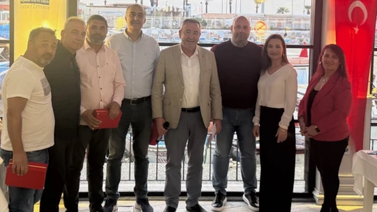Kuşadası Ticaret Odası'nda Meclis Üyelerine plaket verildi