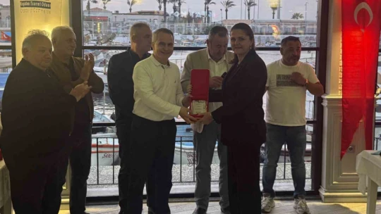 Kuşadası Ticaret Odası'nda Meclis Üyelerine plaket verildi