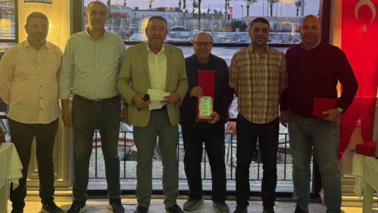 Kuşadası Ticaret Odası'nda Meclis Üyelerine plaket verildi