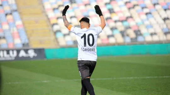 Kuşadasıspor, Bornova 1877'yi 4 golle geçti
