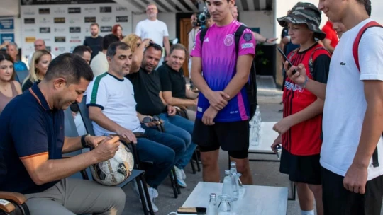 Kuşadasıspor yeni transferleri için imza töreni düzenledi