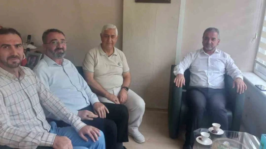 Kutsal topraklardan dönen hacılarla bir araya geldiler
