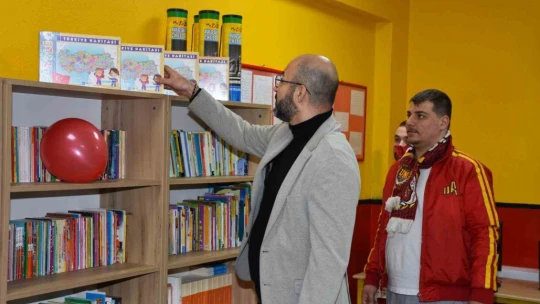 Kütüphane açılışında duygu dolu anlar yaşandı