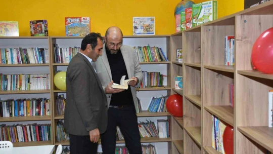 Kütüphane açılışında duygu dolu anlar yaşandı
