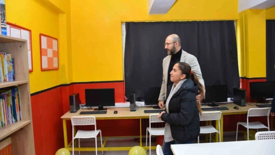 Kütüphane açılışında duygu dolu anlar yaşandı