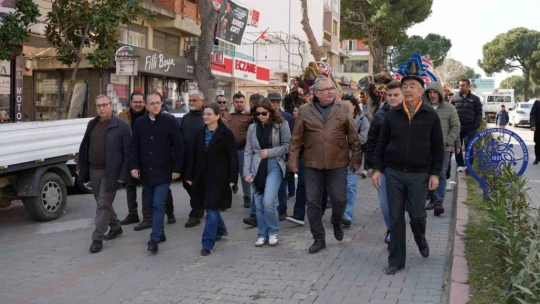 Kuyucak Deve Güreşi Şenlikleri kortej yürüyüşü ile başladı