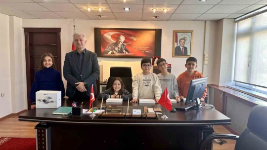 Kuyucak Kaymakamı Niyazi'den BİLSEM öğrencilerine hediye