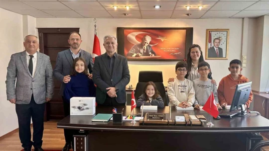 Kuyucak Kaymakamı Niyazi'den BİLSEM öğrencilerine hediye