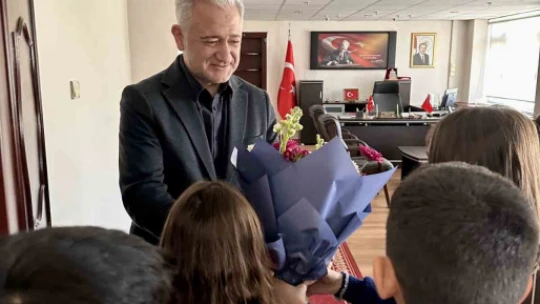Kuyucak Kaymakamı Niyazi'den BİLSEM öğrencilerine hediye