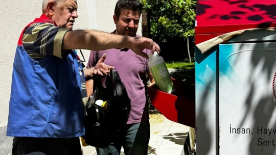 Kuyucak'ta atık getiren üretici sıvı gübre ile ödüllendirildi