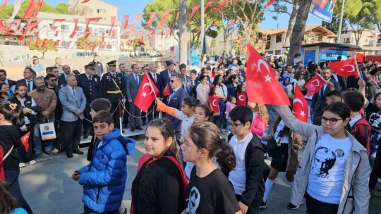 Kuyucak'ta Cumhuriyet coşkusu meydanlara sığmadı