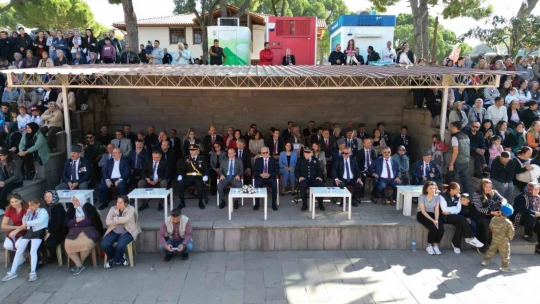 Kuyucak'ta Cumhuriyet coşkusu meydanlara sığmadı