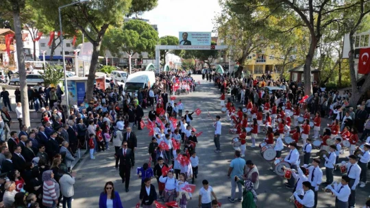 Kuyucak'ta Cumhuriyet coşkusu meydanlara sığmadı