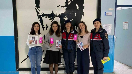 Kuyucak'ta jandarmadan öğrencilere bilgilendirme