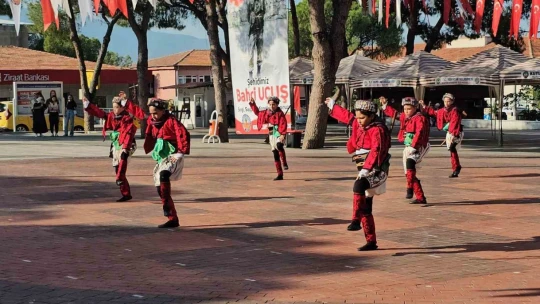 Kuyucak'ta kurtuluş coşkusu meydanlara sığmadı