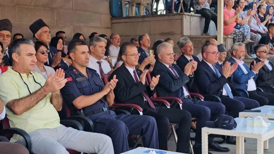 Kuyucak'ta kurtuluş coşkusu meydanlara sığmadı