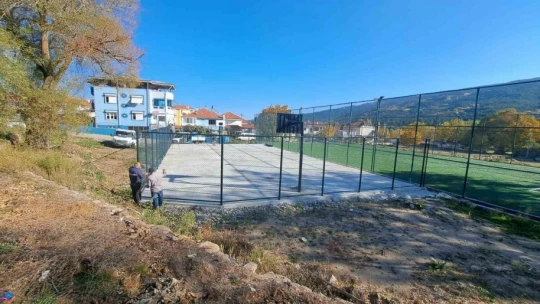 Kuyucak'ta spor alanları yenileniyor